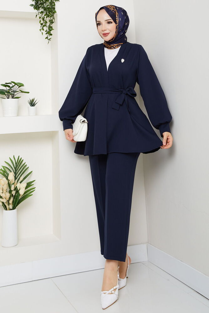 Kemer Detaylı Pantolonlu Takım Laci