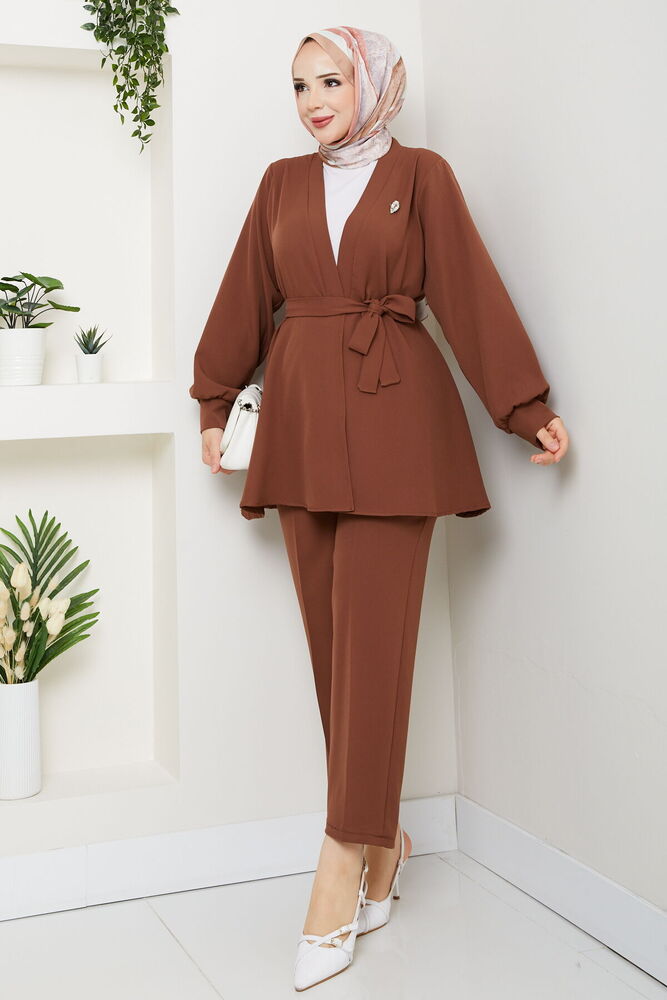 Kemer Detaylı Pantolonlu Takım Kahve