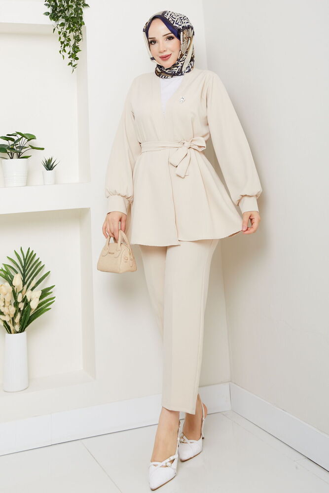 Kemer Detaylı Pantolonlu Takım Krem