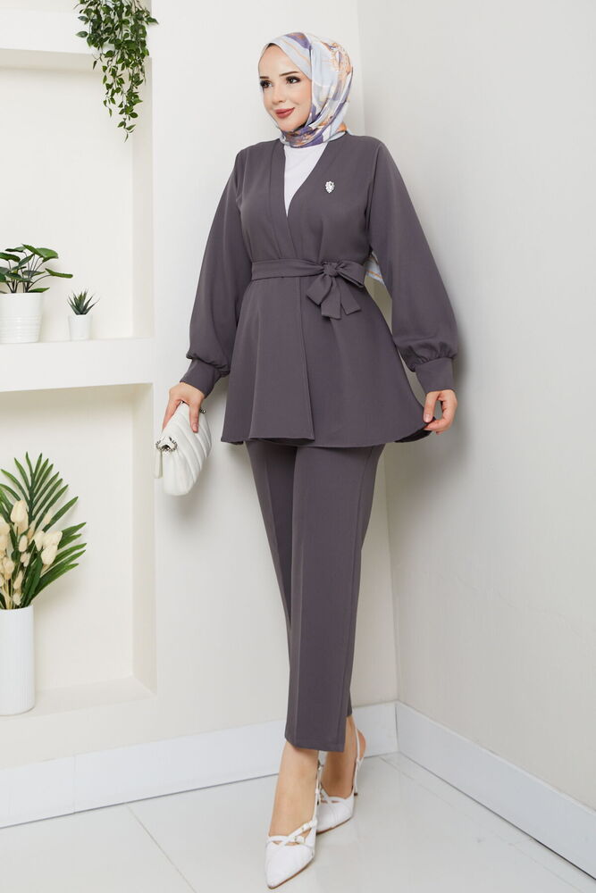 Kemer Detaylı Pantolonlu Takım Gri